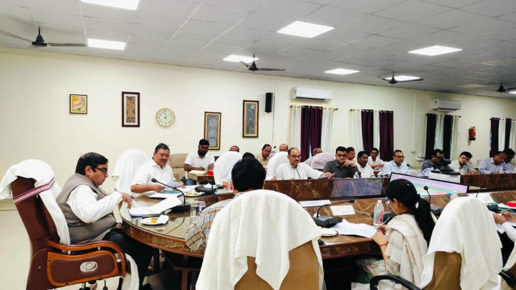 दरभंगा में शिक्षा व्यवस्था की समीक्षा जर्जर स्कूलों से कस्तूरबा विद्यालय तक आयुक्त के सख्त निर्देश दरभंगा में शिक्षा व्यवस्था की समीक्षा जर्जर स्कूलों से कस्तूरबा विद्यालय तक आयुक्त के सख्त निर्देश