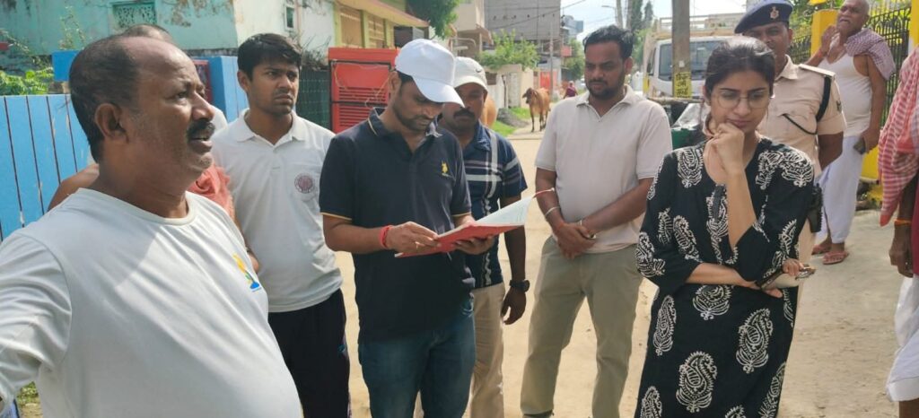 छठ से पहले दरभंगा के 3 वार्डों में नगर आयुक्त का निरीक्षण, घाटों की तैयारी पर जोर छठ से पहले दरभंगा के 3 वार्डों में नगर आयुक्त का निरीक्षण, घाटों की तैयारी पर जोर