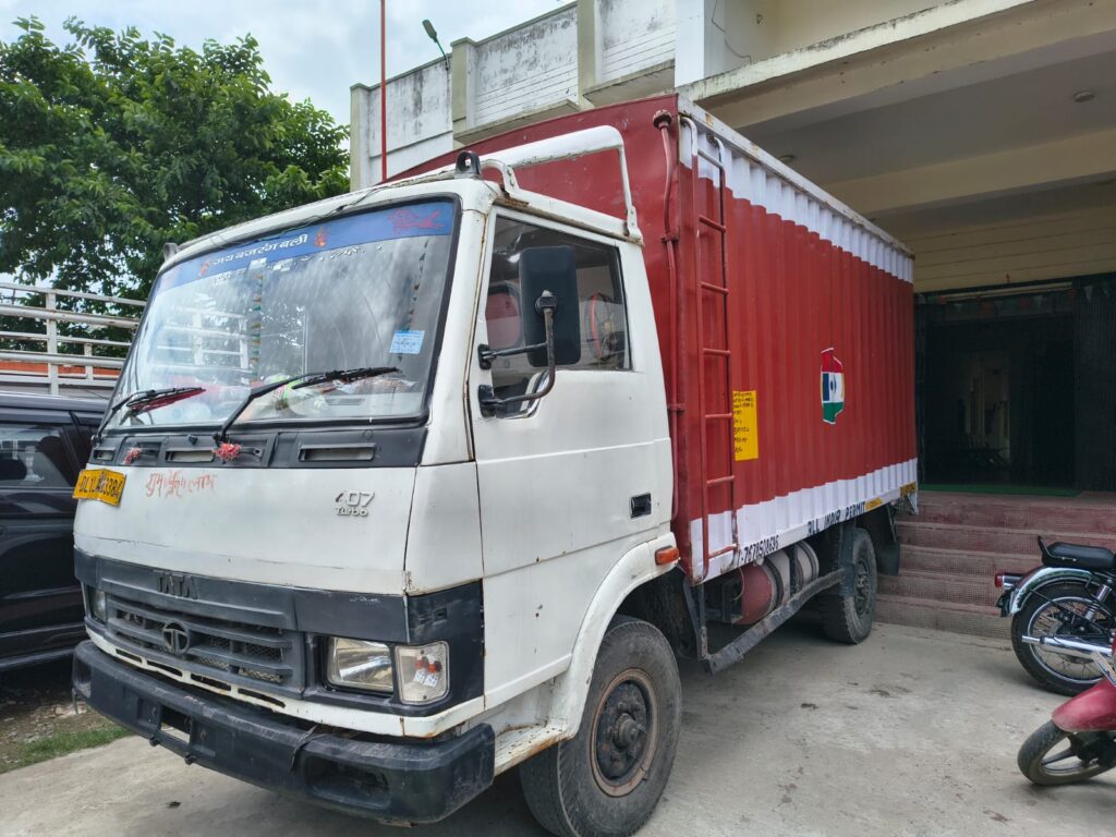 मिनी कंटेनर से 876.960 लीटर शराब बरामद विशनपुर में चालक गिरफ्तार, कंटेनर जब्त
