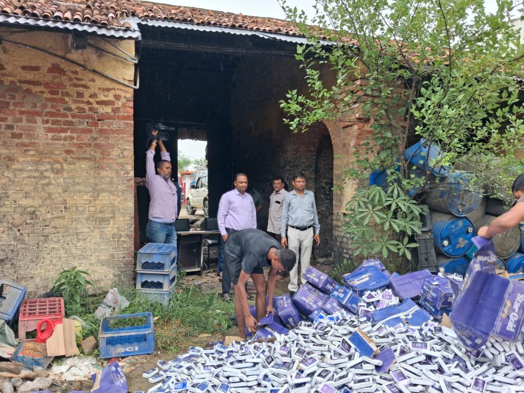 दरभंगा में 4,088 लीटर से ज्यादा अवैध शराब नष्ट करीब 44 लाख की शराब का हुआ विनष्टीकरण