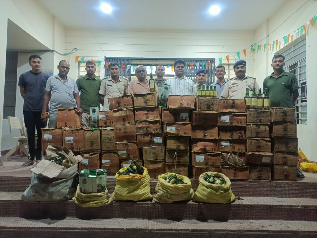 फेकला में 553 लीटर विदेशी शराब जब्त 6.50 लाख की शराब, दो अभियुक्त फरार