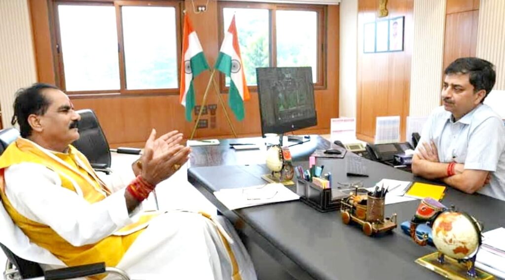 दरभंगा रेल विकास पर सांसद की बैठक जानकी सर्किट और नई ट्रेनों पर जोर