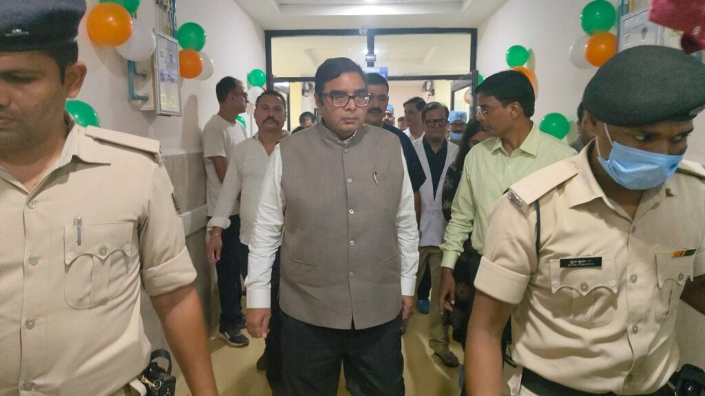 डीएमसीएच में ICU-न्यूरो सर्जरी OT शुरू हेड इंजुरी मरीजों को मिलेगा इलाज डीएमसीएच में ICU-न्यूरो सर्जरी OT शुरू हेड इंजुरी मरीजों को मिलेगा इलाज