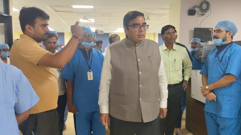 डीएमसीएच में ICU-न्यूरो सर्जरी OT शुरू हेड इंजुरी मरीजों को मिलेगा इलाज डीएमसीएच में ICU-न्यूरो सर्जरी OT शुरू हेड इंजुरी मरीजों को मिलेगा इलाज