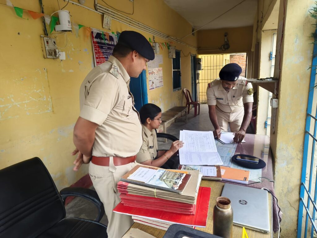 दरभंगा में नेहरा थाना का वार्षिक निरीक्षण ग्रामीण एसपी ने लंबित मामलों पर दिए सख्त निर्देश