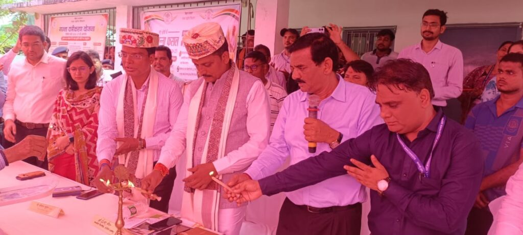रैयाम चीनी मिल परिसर में किसानों का प्रशिक्षण 350 किसानों को उन्नत गन्ना खेती की जानकारी
