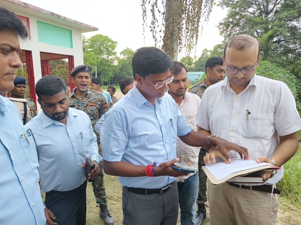 बेनीपुर में केंद्रीय विद्यालय के लिए भूमि निरीक्षण डीएम ने माधोपुर, नवादा और डाक बंगला का लिया जायजा बेनीपुर में केंद्रीय विद्यालय के लिए भूमि निरीक्षण डीएम ने माधोपुर, नवादा और डाक बंगला का लिया जायजा