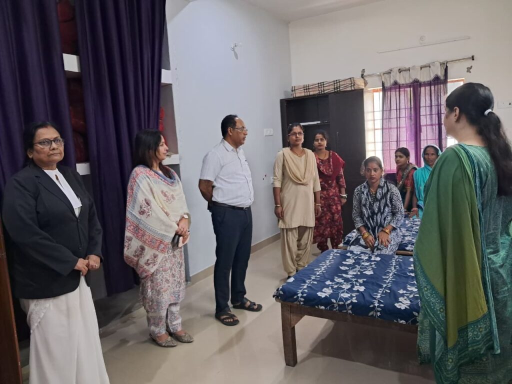 सखी वन स्टॉप सेंटर का औचक निरीक्षण महिलाओं की सुविधाओं का लिया जायजा सखी वन स्टॉप सेंटर का औचक निरीक्षण महिलाओं की सुविधाओं का लिया जायजा