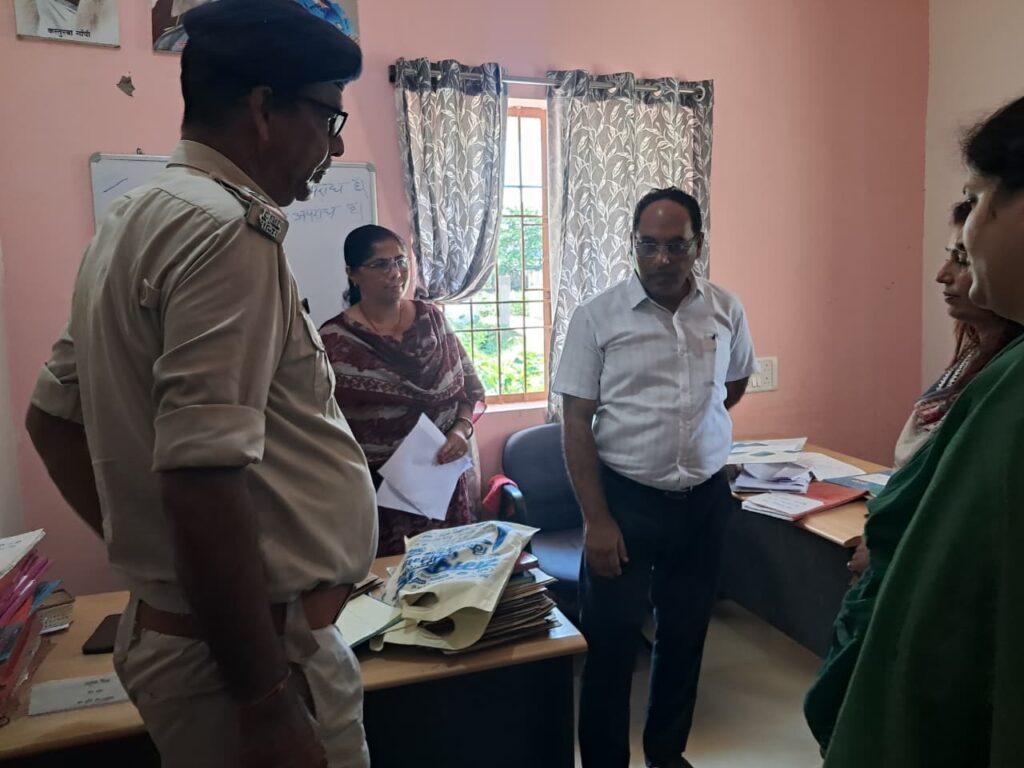 सखी वन स्टॉप सेंटर का औचक निरीक्षण महिलाओं की सुविधाओं का लिया जायजा सखी वन स्टॉप सेंटर का औचक निरीक्षण महिलाओं की सुविधाओं का लिया जायजा