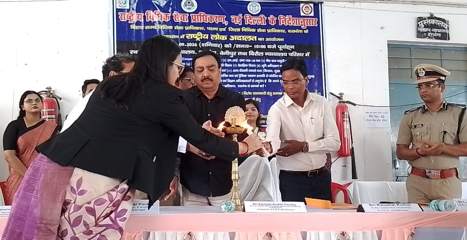 लोक अदालत में उमड़ी भीड़ 30 बेंचों पर मामलों का निपटारा