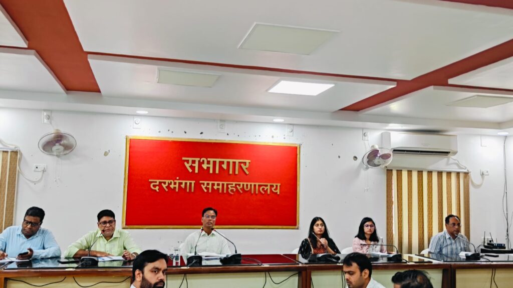 सहयोग शिविर में गैरहाजिरी पर होगी कार्रवाई डीएम ने दिए सख्त निर्देश सहयोग शिविर में गैरहाजिरी पर होगी कार्रवाई डीएम ने दिए सख्त निर्देश