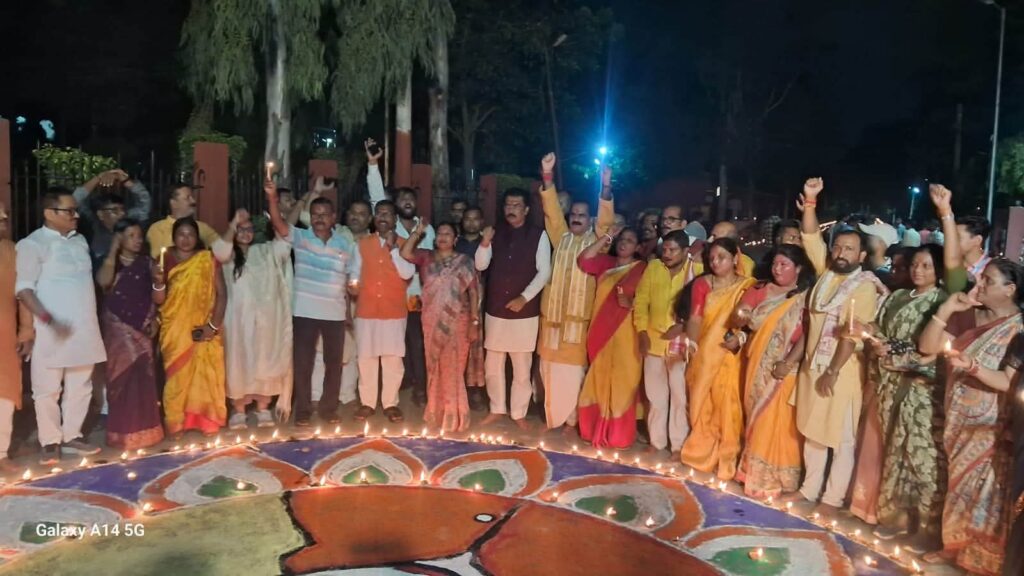 दरभंगा में ‘आशीर्वाद का दीया’ संजय सरावगी ने PM मोदी को दी शुभकामनाएं दरभंगा में ‘आशीर्वाद का दीया’ संजय सरावगी ने PM मोदी को दी शुभकामनाएं