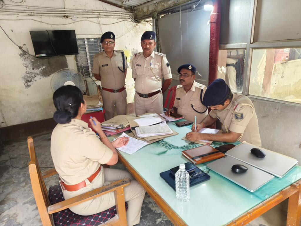 दरभंगा विश्वविद्यालय थाना का औचक निरीक्षण लंबित कांडों की समीक्षा, दिए सख्त निर्देश
