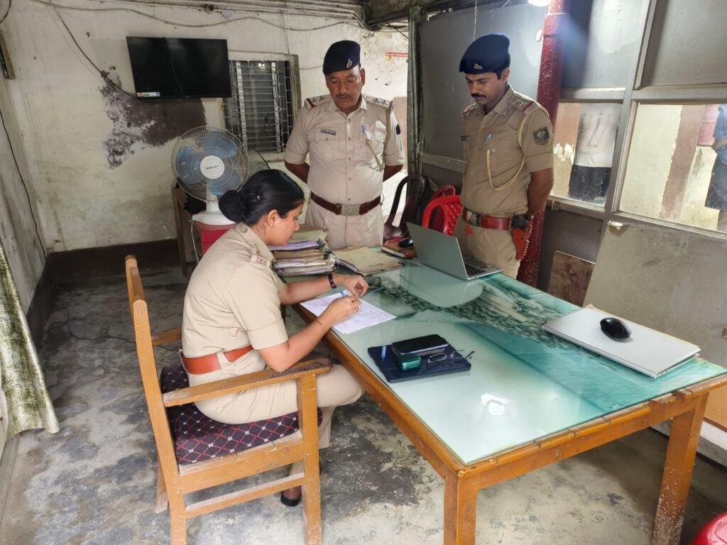 दरभंगा विश्वविद्यालय थाना का औचक निरीक्षण लंबित कांडों की समीक्षा, दिए सख्त निर्देश