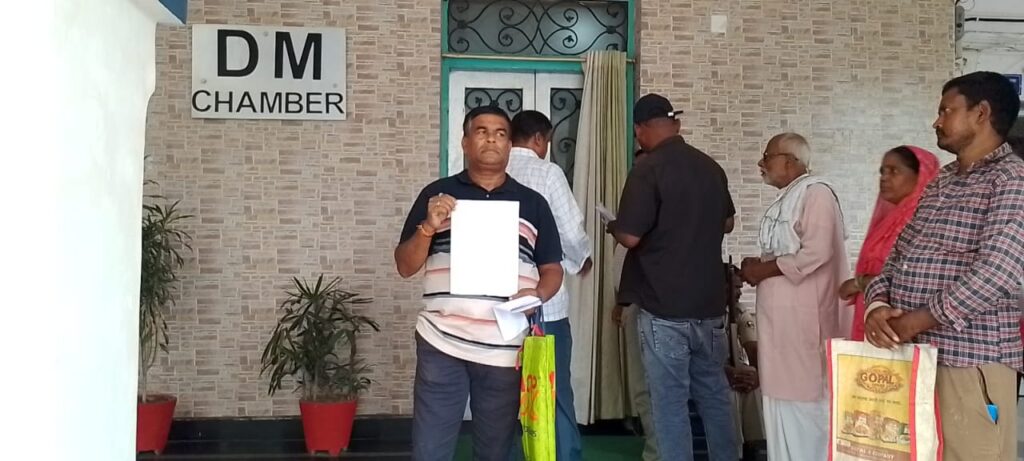 घराड़ी स्कूल को 8वीं तक करने की मांग, जनसुनवाई में मामला घराड़ी स्कूल को 8वीं तक करने की मांग, जनसुनवाई में मामला