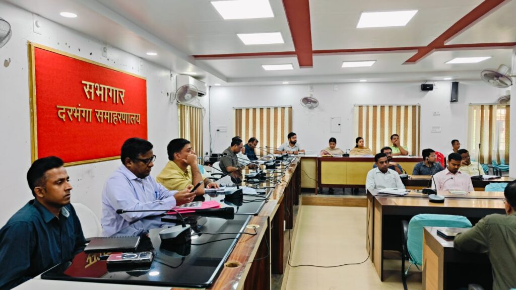 दरभंगा में डीडीसी की बड़ी समीक्षा बैठक 1,800 पर्चा वितरण लक्ष्य, लंबित मामलों पर सख्ती