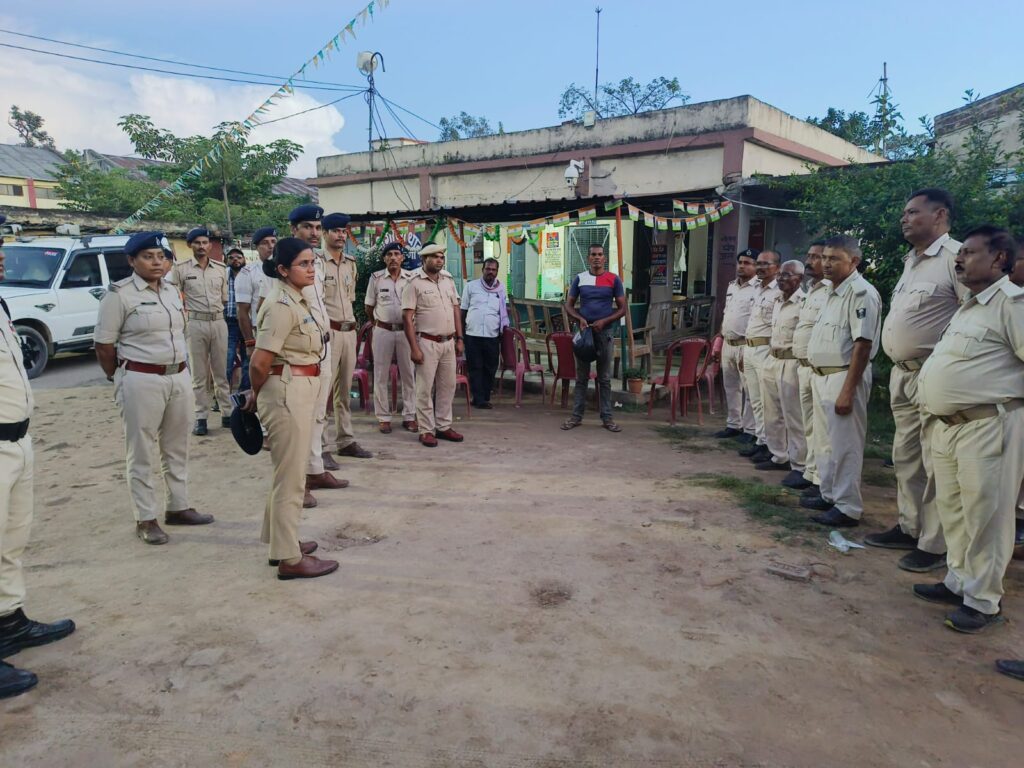 मनीगाछी थाना में अचानक पहुंचे ग्रामीण एसपी, गश्ती से हाजत तक पूरी व्यवस्था की जांच मनीगाछी थाना में अचानक पहुंचे ग्रामीण एसपी, गश्ती से हाजत तक पूरी व्यवस्था की जांच