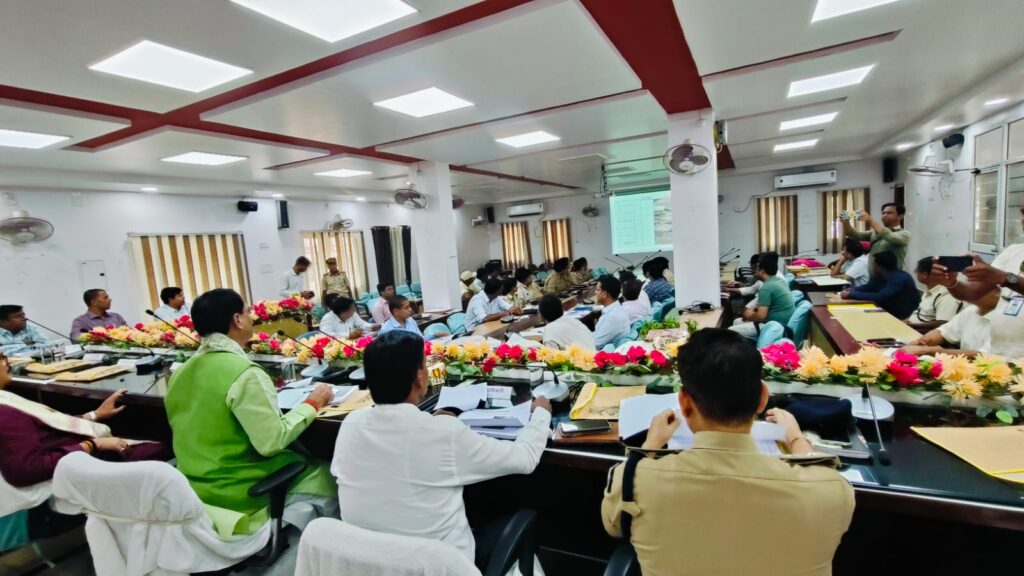 दरभंगा में सड़क सुरक्षा पर बड़ी बैठक, ब्लैक स्पॉट और वाहन जांच पर जोर दरभंगा में सड़क सुरक्षा पर बड़ी बैठक, ब्लैक स्पॉट और वाहन जांच पर जोर