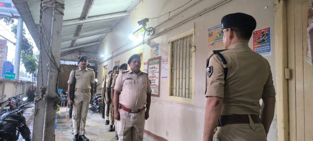कोतवाली थाना में बड़ा निरीक्षण, फरार अभियुक्तों पर सख्ती