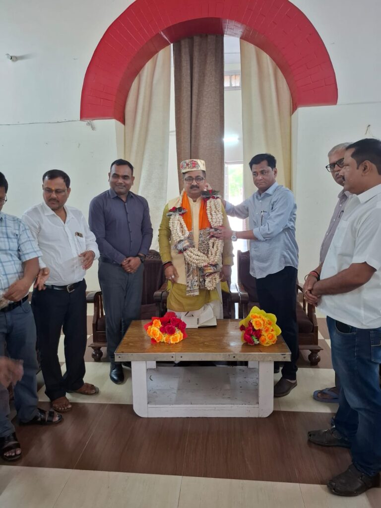 संस्कृत विद्यालयों में पढ़ाई का माहौल बेहतर, मध्यमा 2027 में छात्र दोगुने करने का लक्ष्य संस्कृत विद्यालयों में पढ़ाई का माहौल बेहतर, मध्यमा 2027 में छात्र दोगुने करने का लक्ष्य