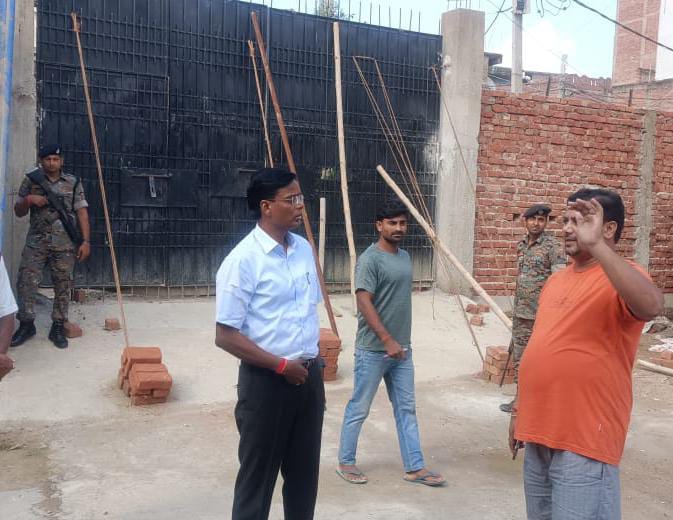 दरभंगा एलिवेटेड रोड पर DM का निरीक्षण, काम तेज करने के निर्देश दरभंगा एलिवेटेड रोड पर DM का निरीक्षण, काम तेज करने के निर्देश