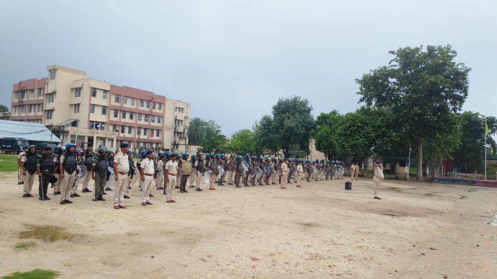 दरभंगा पुलिस का बड़ा मॉक ड्रिल, एंटी राइट गन-टियर गैस का अभ्यास दरभंगा पुलिस का बड़ा मॉक ड्रिल, एंटी राइट गन-टियर गैस का अभ्यास
