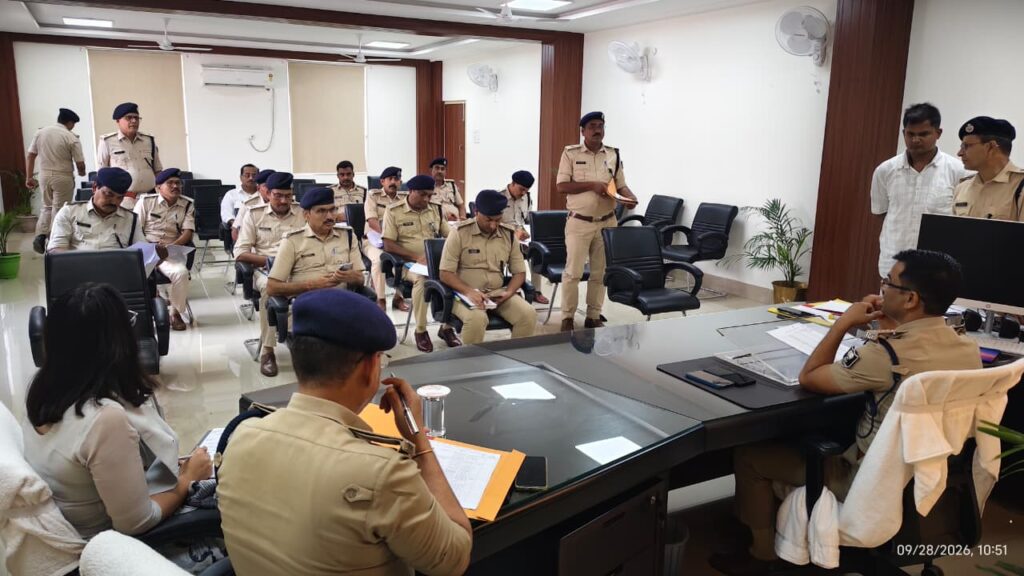 दरभंगा SSP की बड़ी बैठक अपराधियों और नशे पर सख्ती के निर्देश दरभंगा SSP की बड़ी बैठक अपराधियों और नशे पर सख्ती के निर्देश