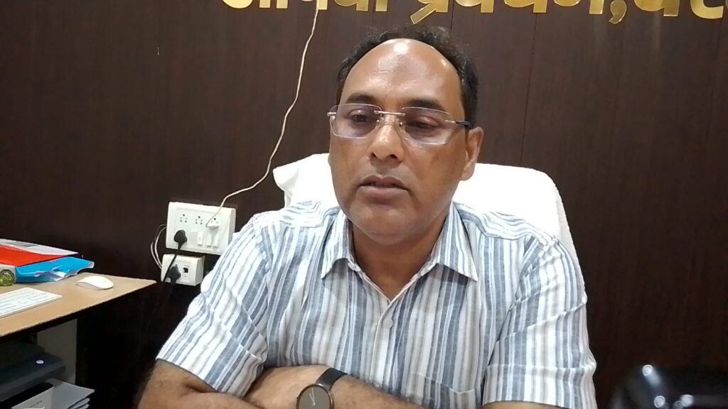 कोसी का जलस्तर घटा निचले इलाकों में अब भी पानी कोसी का जलस्तर घटा निचले इलाकों में अब भी पानी
