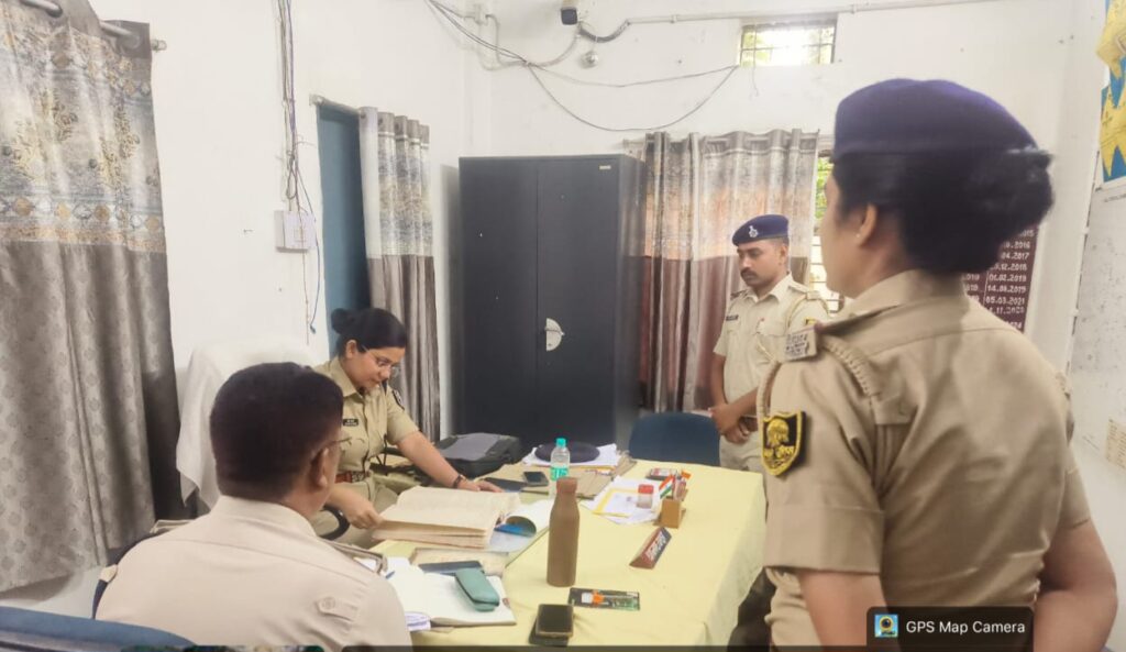 जाले थाना में ग्रामीण SP का निरीक्षण अपराधियों पर सख्ती, गिरफ्तारी के निर्देश जाले थाना में ग्रामीण SP का निरीक्षण अपराधियों पर सख्ती, गिरफ्तारी के निर्देश