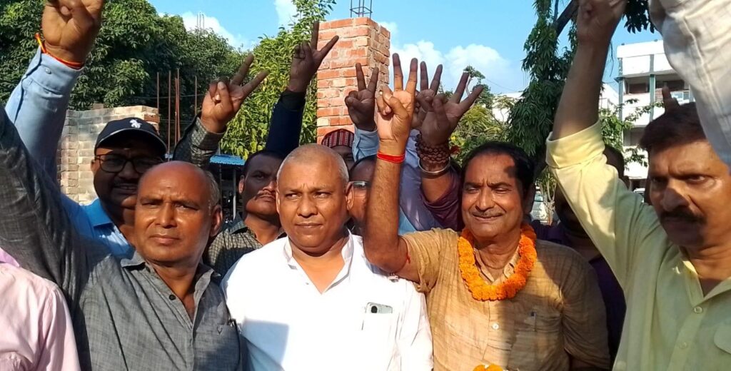 दरभंगा MLC चुनाव: 5 नामांकन जन सुराज-RJD समेत 5 उम्मीदवार मैदान में दरभंगा MLC चुनाव: 5 नामांकन जन सुराज-RJD समेत 5 उम्मीदवार मैदान में